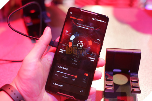 Cận cảnh ROG Phone: Quái vật chơi game di động sẽ gây bão năm nay