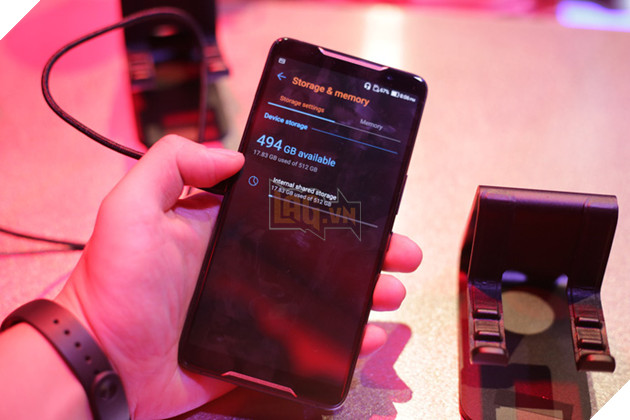 Cận cảnh ROG Phone: Quái vật chơi game di động sẽ gây bão năm nay