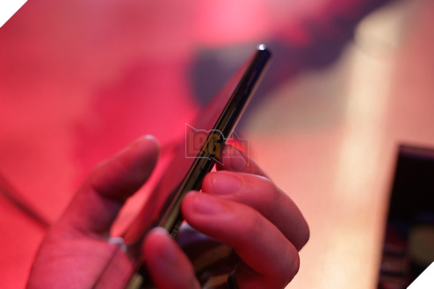 Cận cảnh ROG Phone: Quái vật chơi game di động sẽ gây bão năm nay
