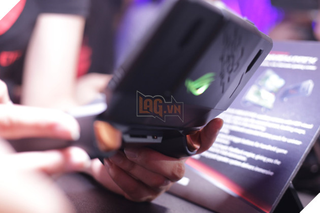 Cận cảnh ROG Phone: Quái vật chơi game di động sẽ gây bão năm nay