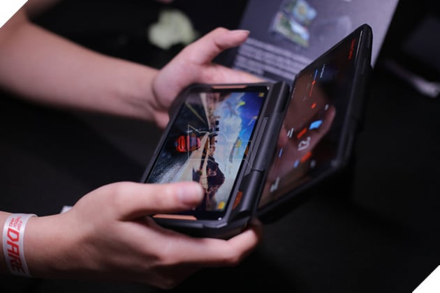 Cận cảnh ROG Phone: Quái vật chơi game di động sẽ gây bão năm nay
