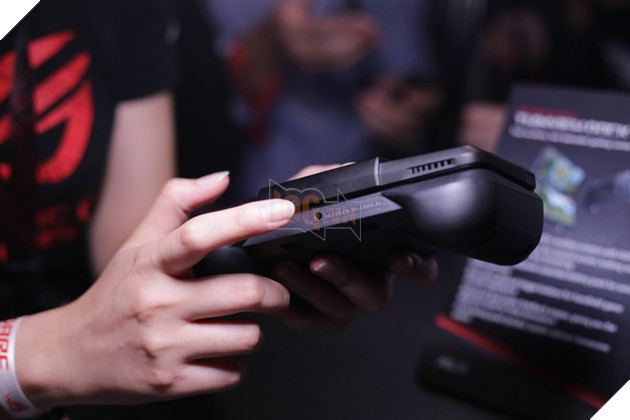 Cận cảnh ROG Phone: Quái vật chơi game di động sẽ gây bão năm nay