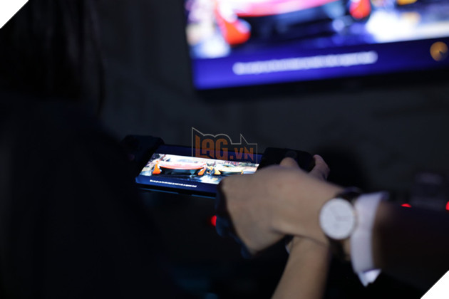 Cận cảnh ROG Phone: Quái vật chơi game di động sẽ gây bão năm nay