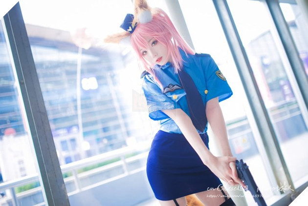 Lạ mắt với cosplay cô nàng cao Tamamo-no-Mae trong trang phục nữ cảnh sát