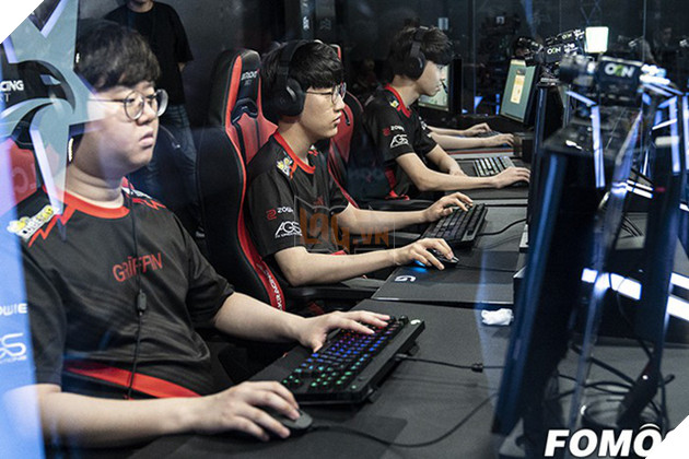 Cộng đồng LMHT bàn tán khi SKT không được vào Playoffs: Đây là thời điểm thích hợp để Faker nối gót Ryu sang H2K - Ảnh 5. Cộng đồng LMHT bàn tán khi SKT không được vào Playoffs: Đây là thời điểm thích hợp để Faker nối gót Ryu sang H2K - Ảnh 5.