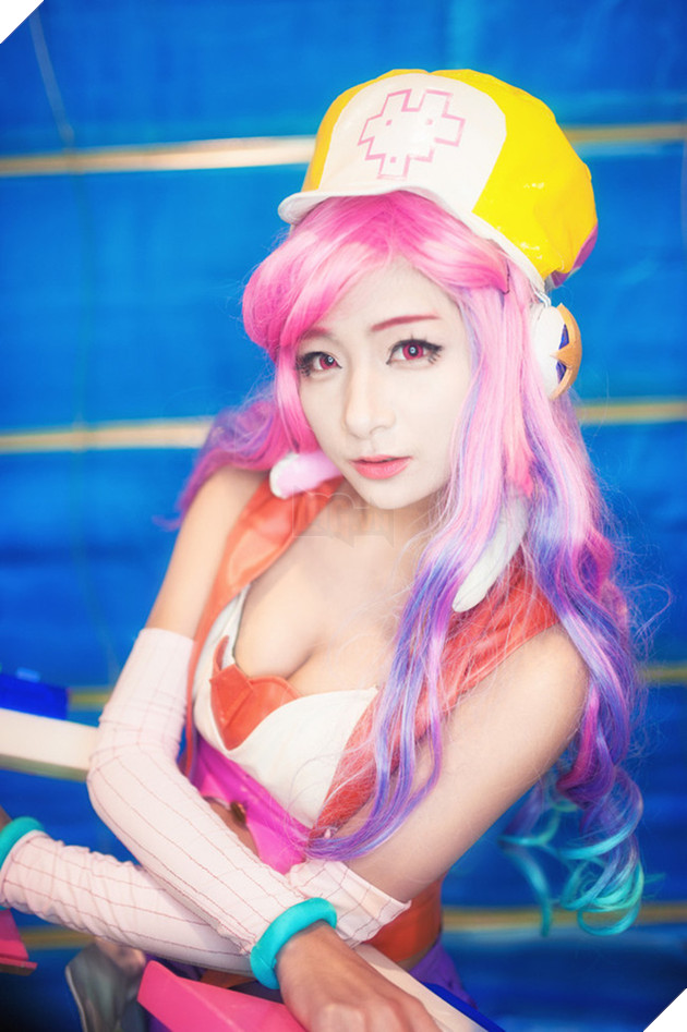 Cosplay Miss Fortune lung linh bỏng mắt