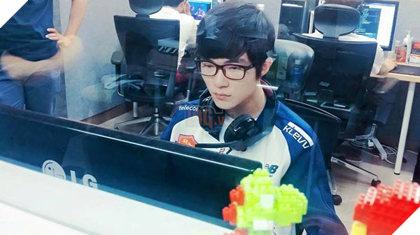 Thì ra đây là cách người Hàn tổ chức sinh nhật cho Thánh Nerf, họ gọi đó là "Faker Day"