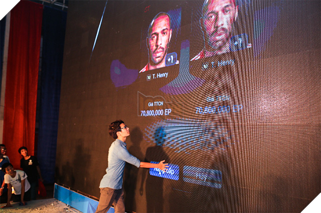 
Xui xui thì nhận được… World Legend, World Best.
