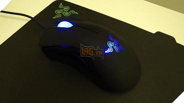 
Razer Deathadder, chuột chơi game rất được giới CS:GO player ưa chuộng.
