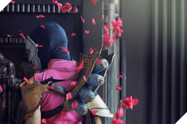 Liên Minh Huyền Thoại: Đây là bộ cosplay Jhin phiên bản 'có ngực' đầu tiên trên thế giới