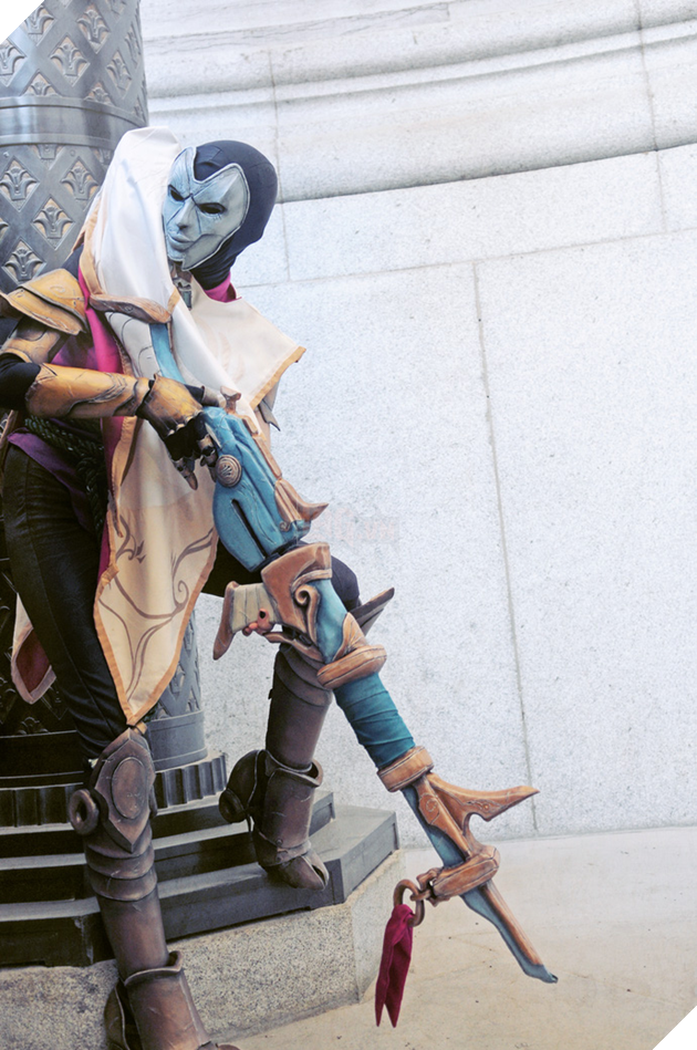 Liên Minh Huyền Thoại: Đây là bộ cosplay Jhin phiên bản 'có ngực' đầu tiên trên thế giới