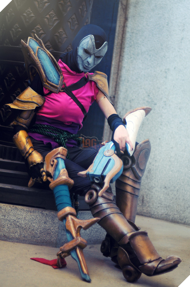 Liên Minh Huyền Thoại: Đây là bộ cosplay Jhin phiên bản 'có ngực' đầu tiên trên thế giới