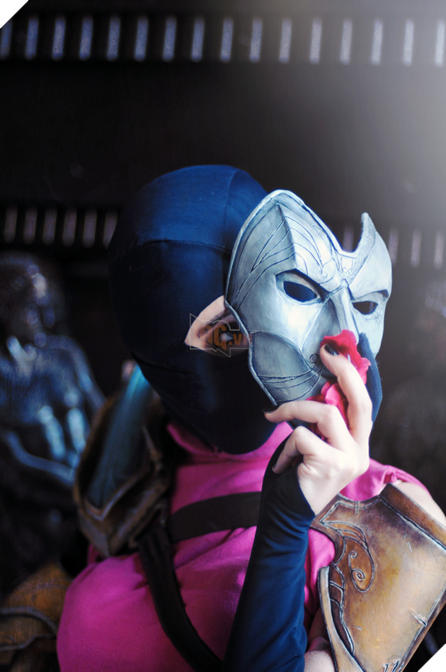 Liên Minh Huyền Thoại: Đây là bộ cosplay Jhin phiên bản 'có ngực' đầu tiên trên thế giới