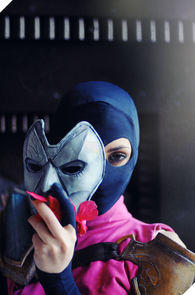 Liên Minh Huyền Thoại: Đây là bộ cosplay Jhin phiên bản 'có ngực' đầu tiên trên thế giới