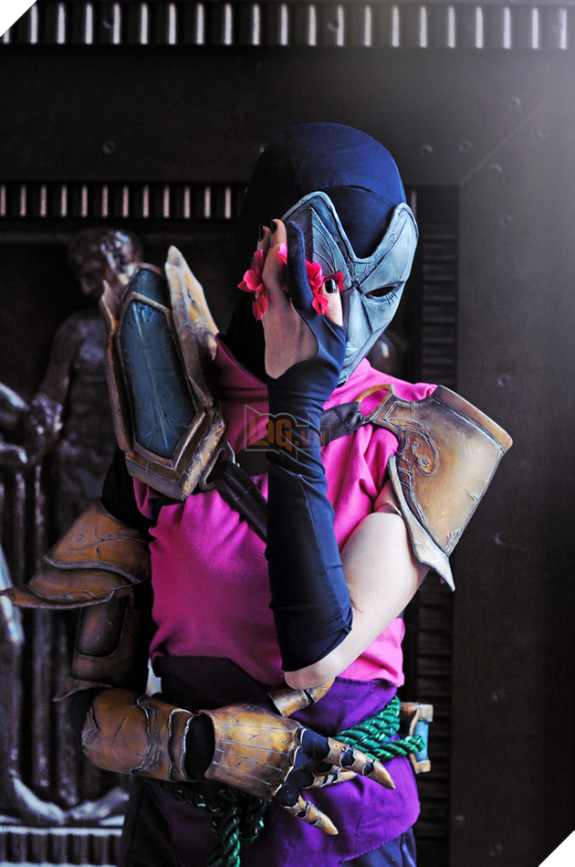 Liên Minh Huyền Thoại: Đây là bộ cosplay Jhin phiên bản 'có ngực' đầu tiên trên thế giới