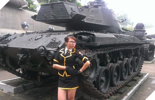Dot Kich: Nu game thu Viet Nam mac cosplay thi dau giai game 2 Nữ game thủ xinh đẹp vừa đánh giải vừa diện đồ cosplay Đột Kích
