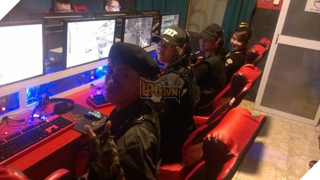 Dot Kich: Nu game thu Viet Nam mac cosplay thi dau giai game 4 Nữ game thủ xinh đẹp vừa đánh giải vừa diện đồ cosplay Đột Kích