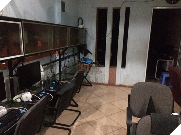 Trận mưa kỷ lục tối qua khiến nhiều quán net Hà Nội ngập nước nghiêm trọng