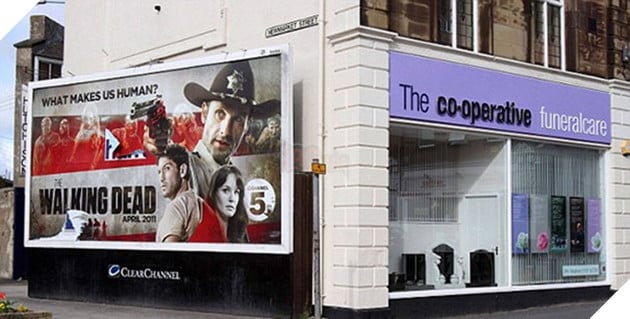 Những quảng cáo nhầm chỗ hài hước nhất thế giới