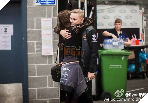 -rekkles-bat-ngo-nhay-vao-cuoc-tinh-tay-3-faker-eunjung-marin--2