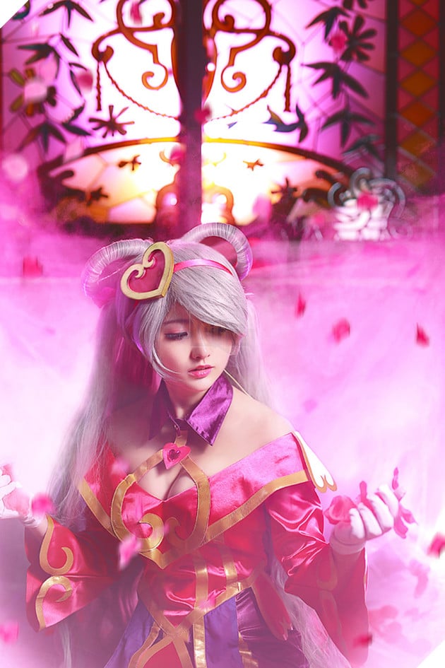 Cosplay Sona Nữ Thần Tình Yêu Trong Lmht đầy Quyến Rũ