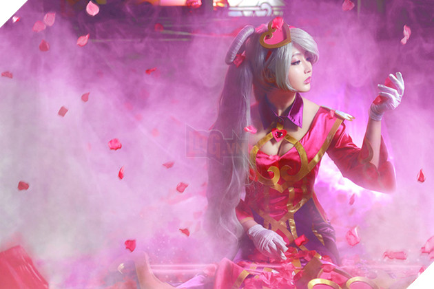 Cosplay Sona Nữ Thần Tình Yêu tuyệt đẹp trong Liên Minh Huyền Thoại