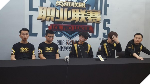 phong-van-sofm-sau-tran-thang-newbee-1