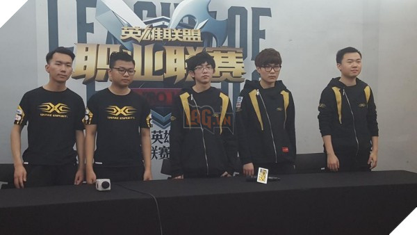 phong-van-sofm-sau-tran-thang-newbee-4