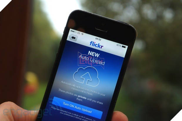 Flickr app gains autoupload feature in iOS 7 update