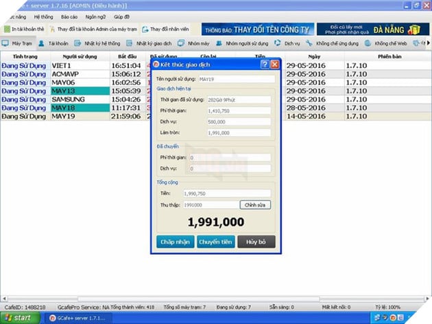 
Anh chàng này đã ngồi chơi rất lâu và ăn ngủ luôn tại quán net.
