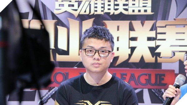 phong-van-snake-sau-chien-thang-saint-gaming-01