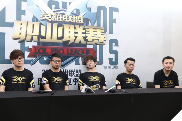 phong-van-snake-sau-chien-thang-saint-gaming-03