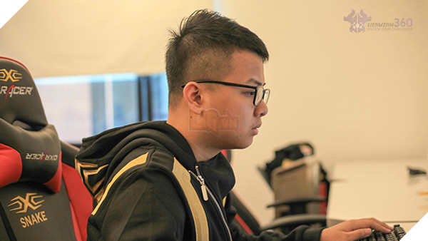 Sofm-dong-phuc-Snake-ava