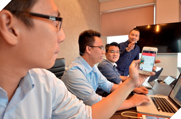 Với Hưng, anh không tạo ra một chiếc khuôn, rồi xếp sự sáng tạo của các kỹ sư trẻ vào đó. Thủ lĩnh trẻ chỉ đưa ý tưởng và tạo điều kiện làm việc tốt nhất cho các thành viên của mình.