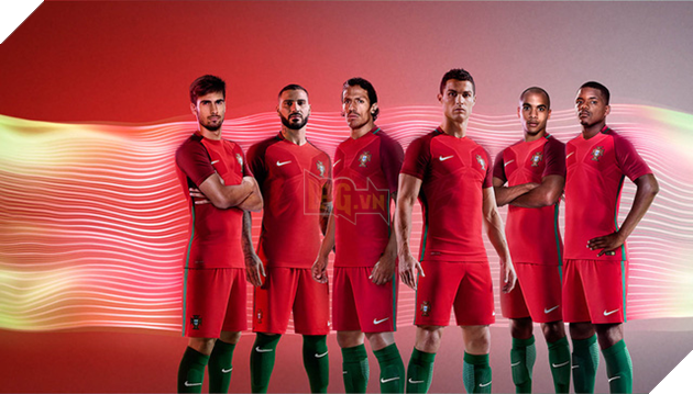 
Lần đầu tiên người chơi được thấy hình ảnh của các cầu thủ bóng đá trong một tựa game kiếm hiệp
