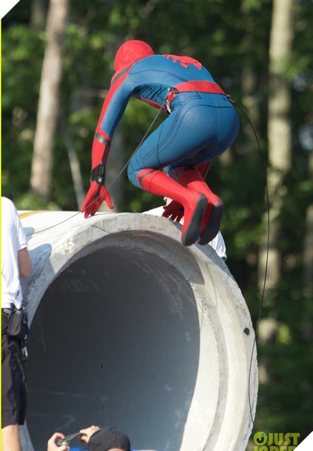 Lộ diện những hình ảnh đầu tiên về Nhện nhọ tại trường quay Spider-man: Homecoming 7