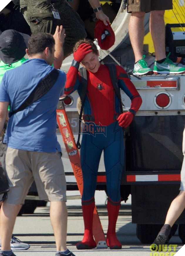 Lộ diện những hình ảnh đầu tiên về Nhện nhọ tại trường quay Spider-man: Homecoming 2