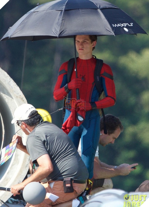 Lộ diện những hình ảnh đầu tiên về Nhện nhọ tại trường quay Spider-man: Homecoming 3