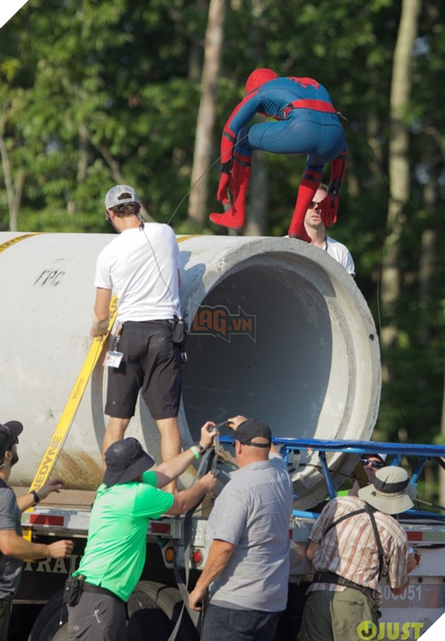 Lộ diện những hình ảnh đầu tiên về Nhện nhọ tại trường quay Spider-man: Homecoming 6