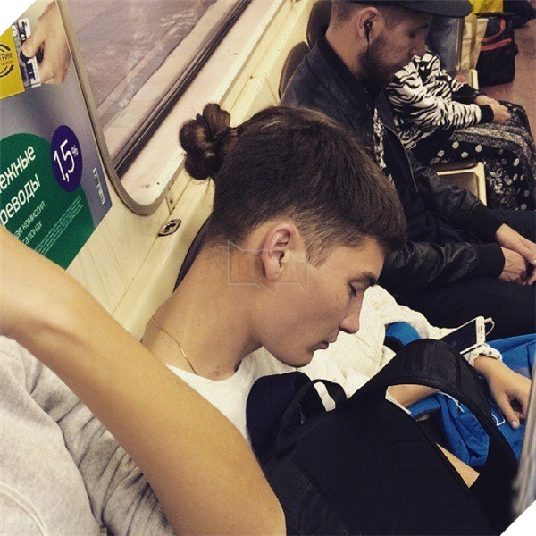 Ngỡ ngàng với soái ca tóc búi. (Ảnh: Internet)