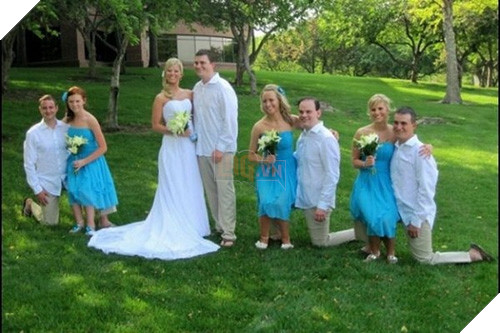 Thoạt nhìn ai cũng nghĩ những phù dâu phù rể là chú lùn nhưng thực chất không phải. (Ảnh: Internet)