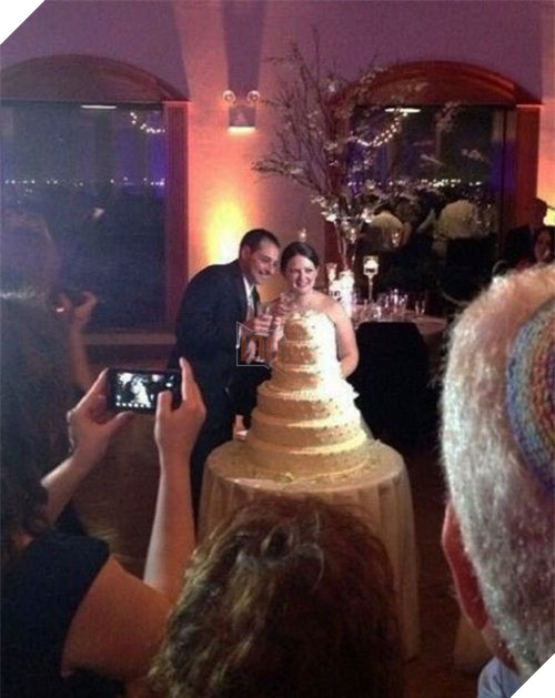 Váy cưới của cô dâu trong trường hợp này "ngon" cả nghĩa đen lẫn nghĩa bóng. (Ảnh: Internet)