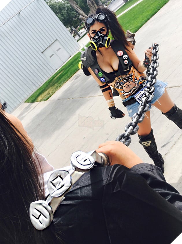 Roadhog được nữ streamer xinh đẹp cosplay thành thánh nữ 2