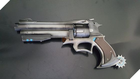 Overwatch: Ngỡ ngàng trước bộ cosplay chàng béo Roadhog phiên bản có ngực