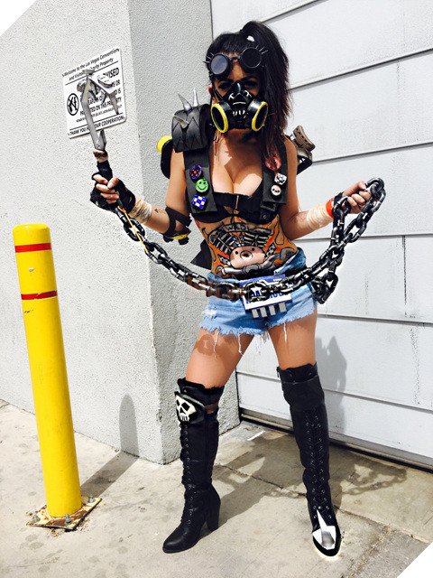 Overwatch: Ngỡ ngàng trước bộ cosplay chàng béo Roadhog phiên bản có ngực