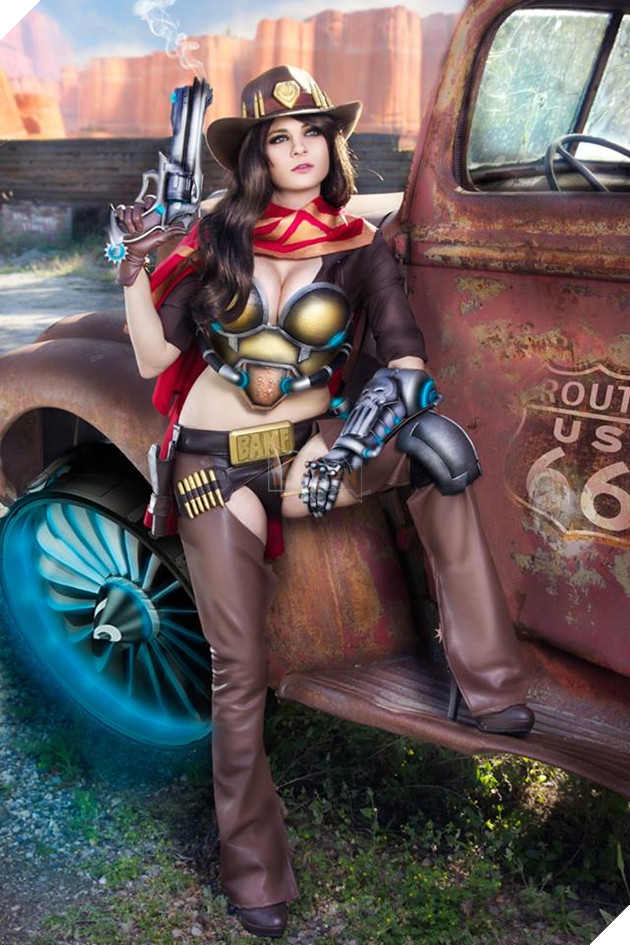 Overwatch: Ngỡ ngàng trước bộ cosplay chàng béo Roadhog phiên bản có ngực