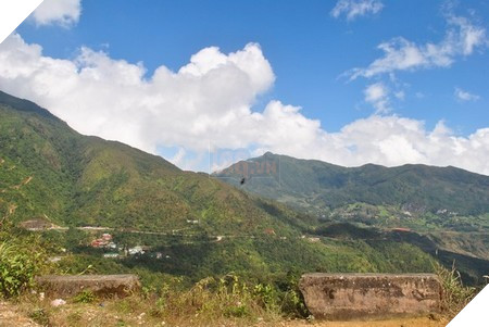 Hình ảnh 2 tảng đá ở ảnh trên đã không còn xuất hiện ở ảnh dưới