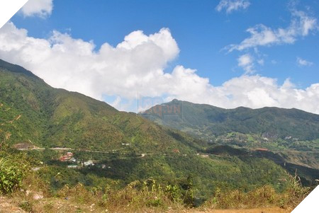 Hình ảnh 2 tảng đá ở ảnh trên đã không còn xuất hiện ở ảnh dưới