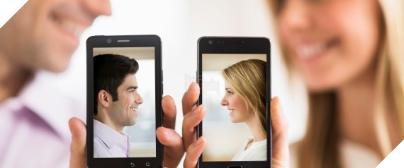 Trên trang tuonglaila.com, bạn Nguyễn Thanh Tùng nghĩ đến một tương lai mà điện thoại sẽ thông báo khi phát hiện 1 cô bé ngồi gần đó đang say sưa với bài hát mà Tùng đang nghe. 