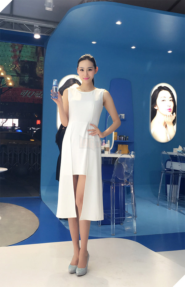 Dàn showgirl toàn chân dài miên man của hãng 9you ở ChinaJoy 2016